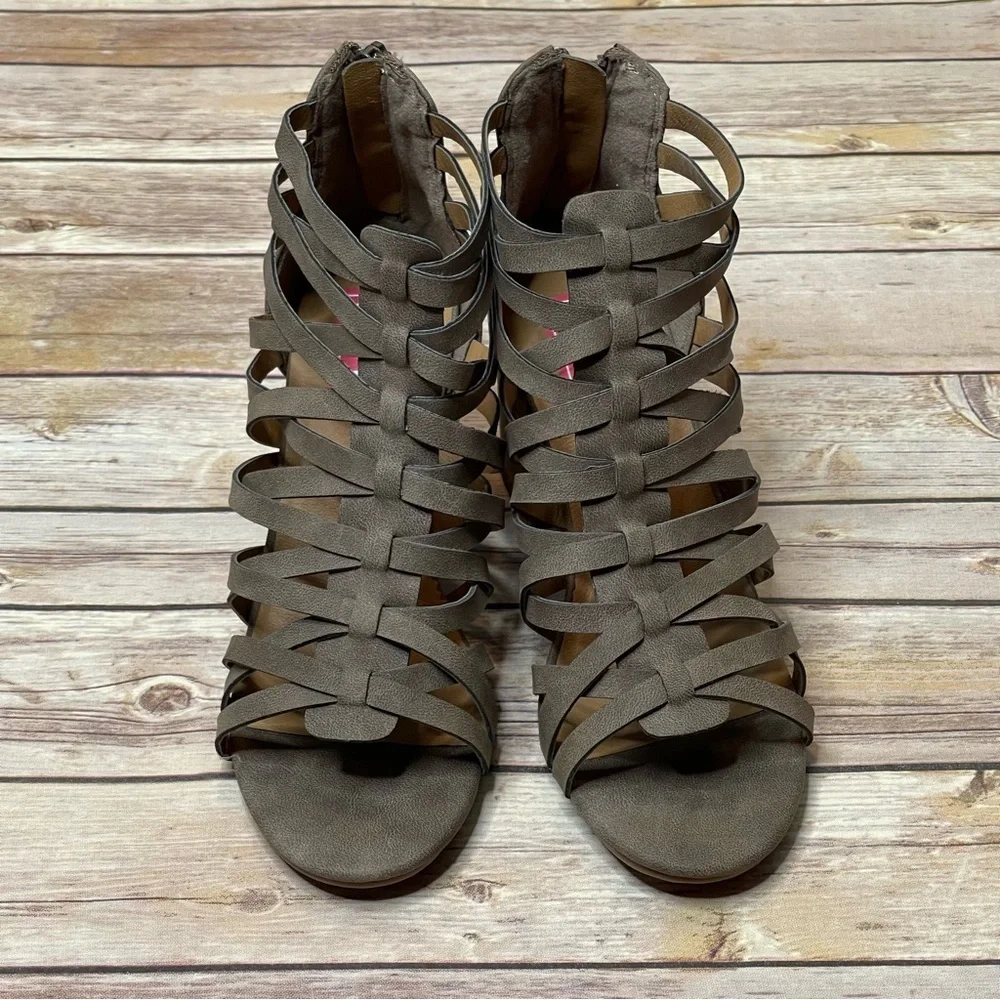 EDL Presents Pop Shiba Size 8.5 Mushroom Taupe Caged Block Heel Sandal (NIB) - Picture 2 of 12